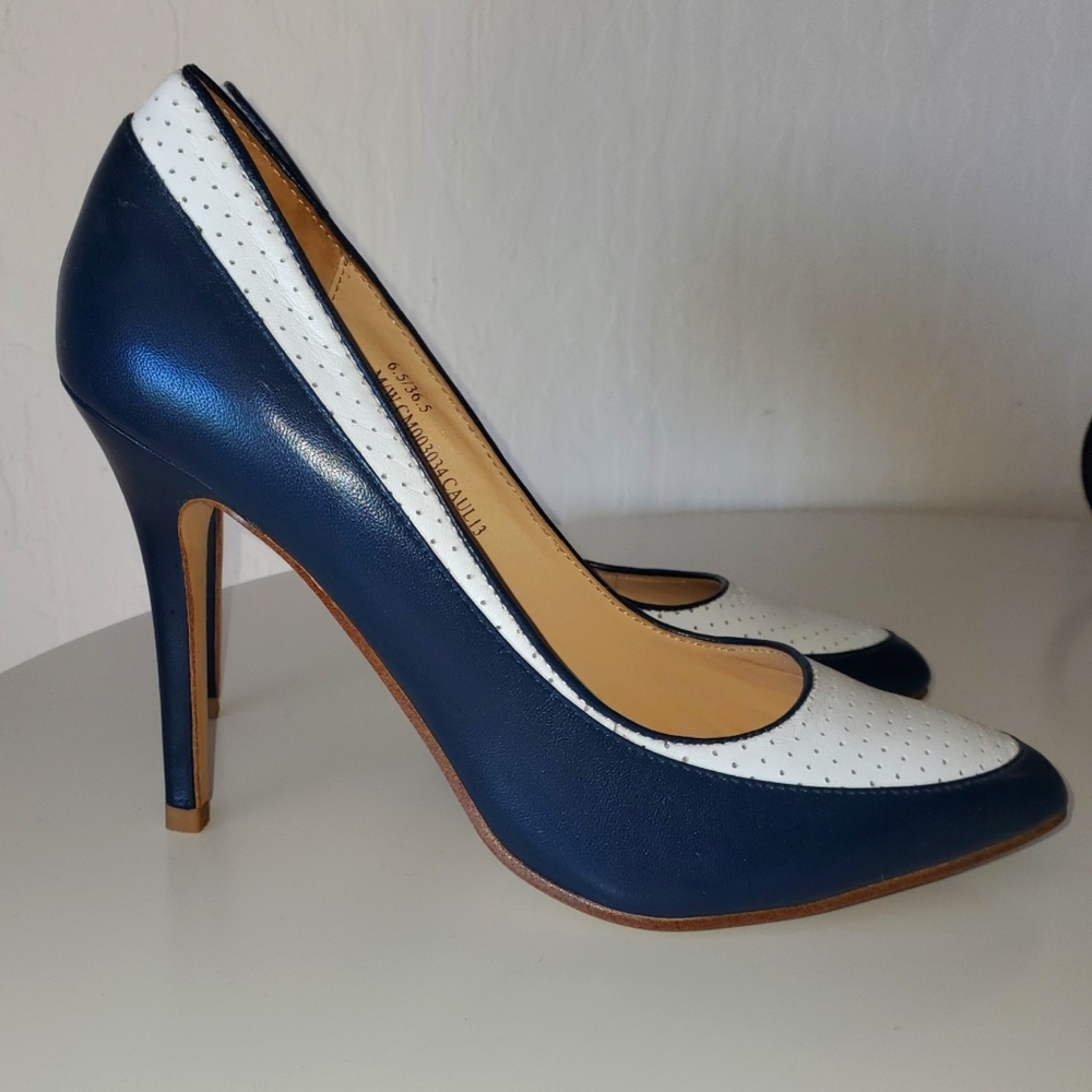 Leather pumps